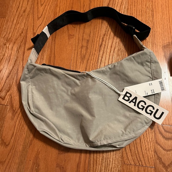 BAGGU Medium Crescent Shoulder Bag - Picture 2 of 3
